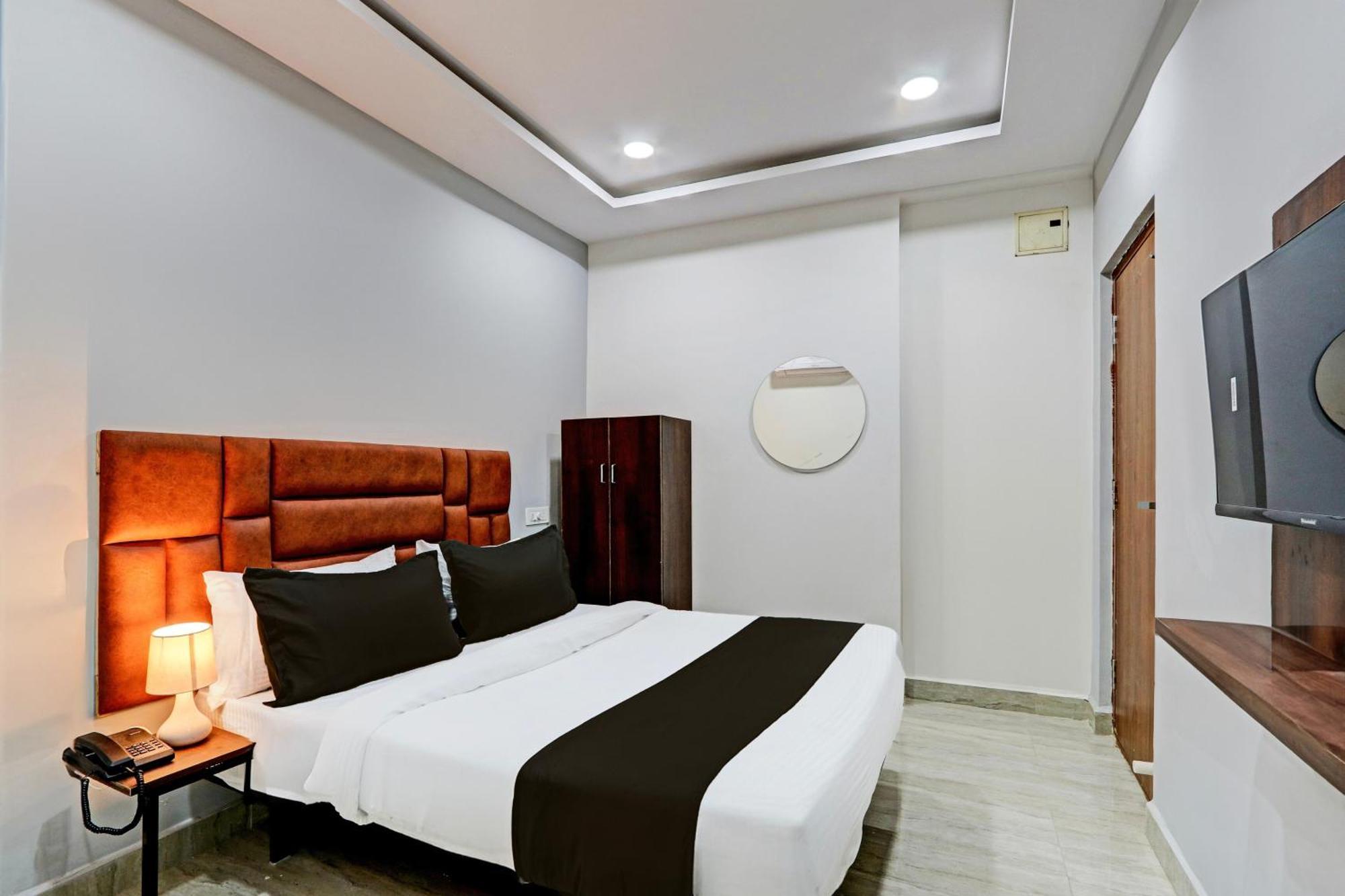 Super Hotel O Lavish Tranquil Hyderabad Exterior foto